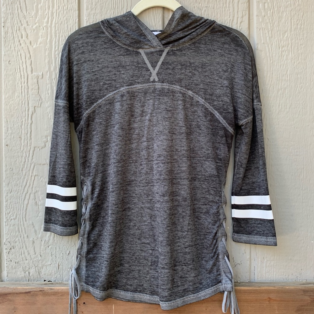 SO heathered gray jersey style 3/4 sleeve sheer fitted perfect tee lightweight